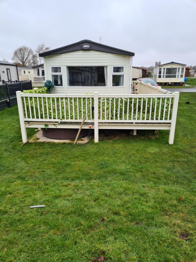 Hot Tub Hols 3 Bed Caravan At 42 Kingfisher Court Tattershall Luaran gambar